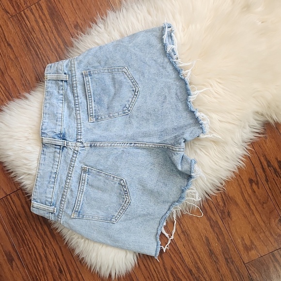 Light Wash Distressed Jean Shorts - Picture 4 of 4
